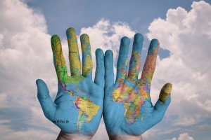 hands-600497__480.webp_-1-300x200